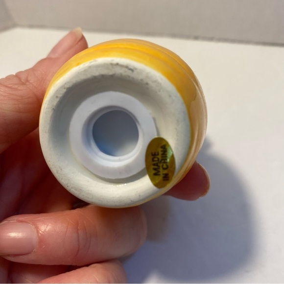 Miniature carrot pepper shaker - Picture 3 of 4